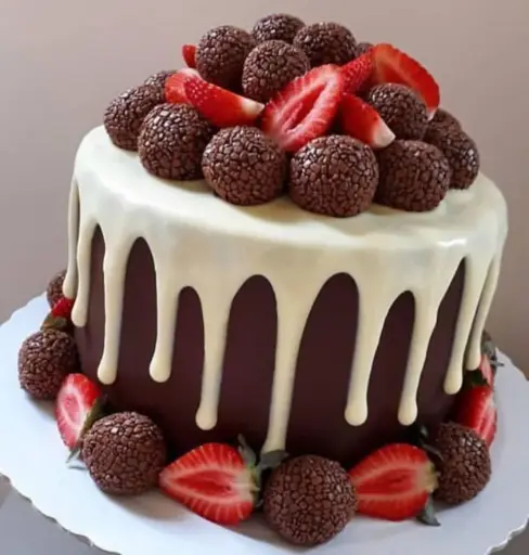 bolo de chocolate com morango